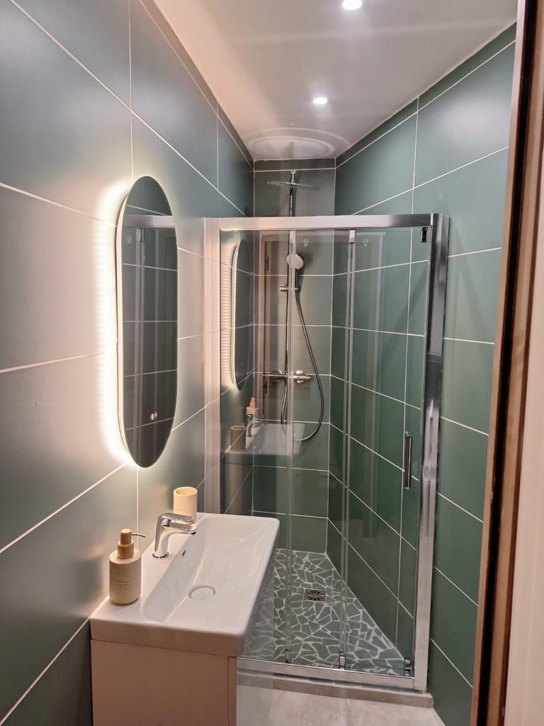Photo de l'installation d'une salle de bain par Plomberie Moronval