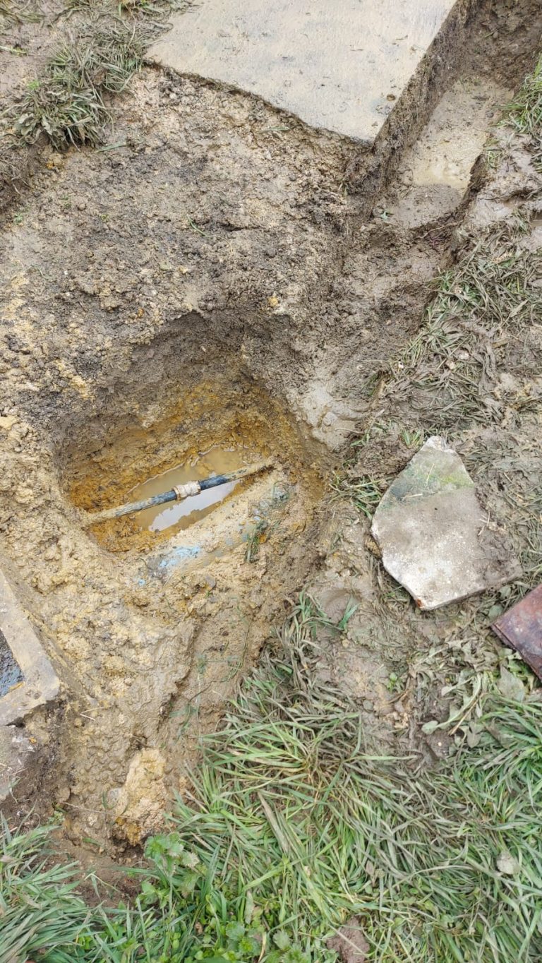 Photo-2-reparation-fuite-eau-exterieur-par-plomberie-moronval