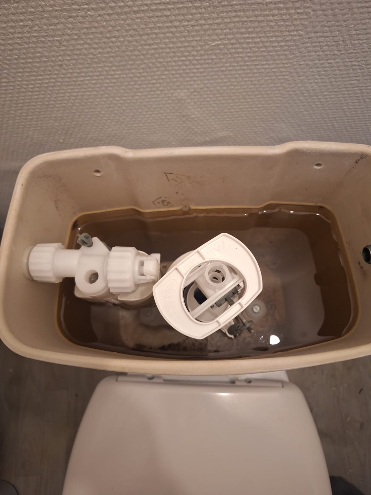 Photo-apres-remplacement-mecanisme-complet-wc-par-plomberie-moronval