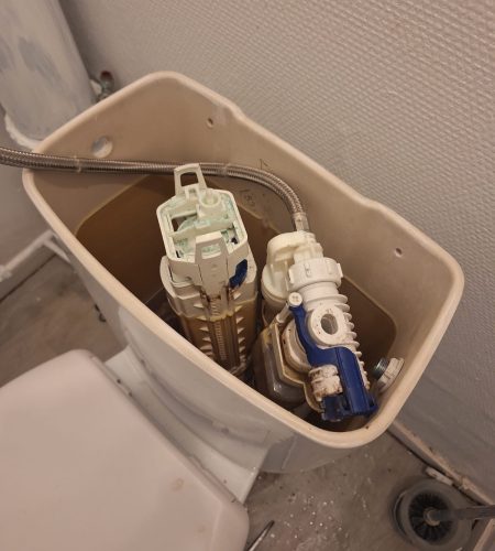 Photo-avant-remplacement-mecanisme-complet-wc-par-plomberie-moronval